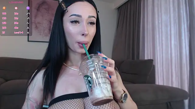 Snapshot of reinakylie chatting on June 2026 08:06:01 AM reinakylie online show from June 2026 08:06:01 AM