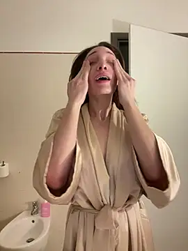 Snapshot of laprincesa2punto0 chatting on March 2025 12:58:01 PM laprincesa2punto0 online show from March 2025 12:58:01 PM