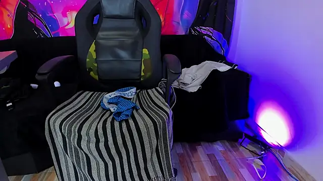 Snapshot of MAXXY_CUTE chatting on March 2025 01:58:02 AM MAXXY CUTE online show from March 2025 01:58:02 AM