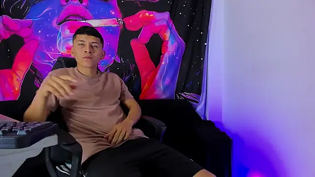 Snapshot of MAXXY_CUTE chatting on March 2025 05:24:02 PM MAXXY CUTE online show from March 2025 05:24:02 PM