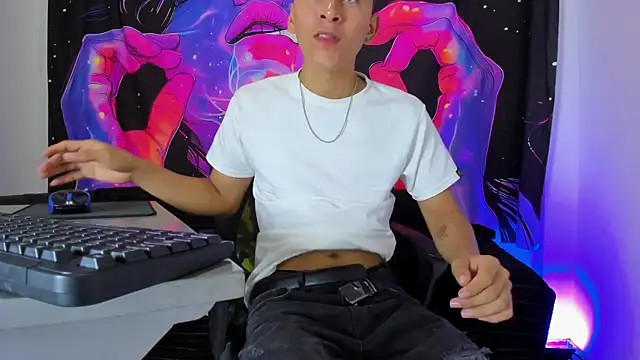 Snapshot of MAXXY_CUTE chatting on March 2025 05:12:02 PM MAXXY CUTE online show from March 2025 05:12:02 PM