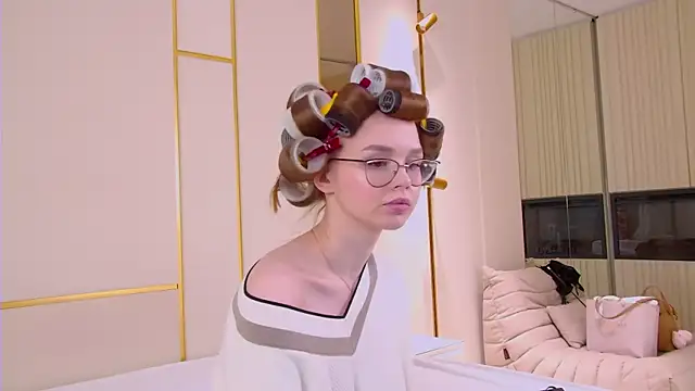 Snapshot of MiraBliss chatting on March 2026 05:46:01 PM MiraBliss online show from March 2026 05:46:01 PM