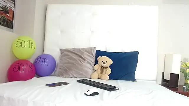 willow smitt online show from October 2025 01:29:01 PM