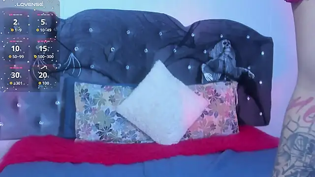 Snapshot of Lia_Valmont chatting on October 2025 12:23:01 PM Lia Valmont online show from October 2025 12:23:01 PM