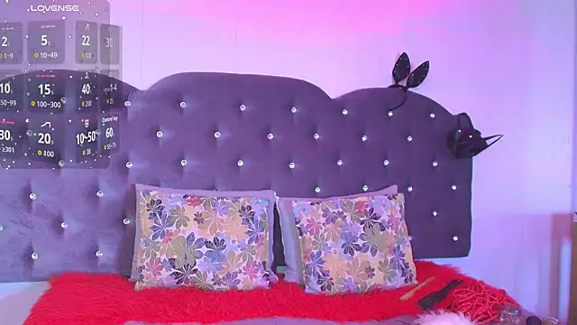 Snapshot of Lia_Valmont chatting on November 2025 12:16:01 PM Lia Valmont online show from November 2025 12:16:01 PM