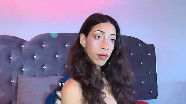 Lia Valmont online show from February 2026 12:54:01 PM