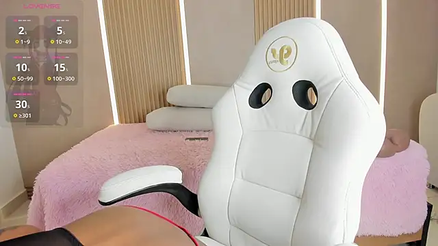 stephany summer online show from March 2026 07:52:01 PM