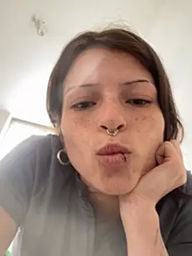 Snapshot of val_zx chatting on April 2026 01:26:01 PM val zx online show from April 2026 01:26:01 PM