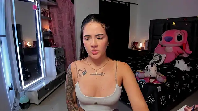 Snapshot of Paulet_Johnson chatting on April 2026 06:47:01 AM Paulet Johnson online show from April 2026 06:47:01 AM