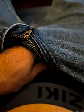 Snapshot of A_DV78 chatting on April 2026 07:05:01 PM A DV78 online show from April 2026 07:05:01 PM