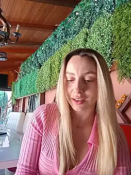 Snapshot of AlexisWhit chatting on May 2026 10:36:01 AM AlexisWhit online show from May 2026 10:36:01 AM