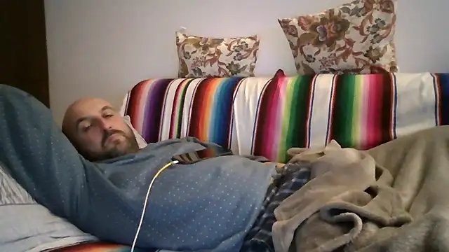 Snapshot of maxxxio12 chatting on April 2026 07:00:01 PM maxxxio12 online show from April 2026 07:00:01 PM