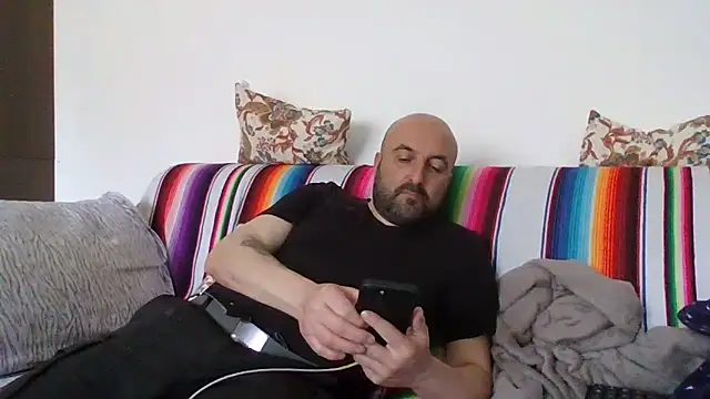 Snapshot of maxxxio12 chatting on April 2026 04:32:02 PM maxxxio12 online show from April 2026 04:32:02 PM