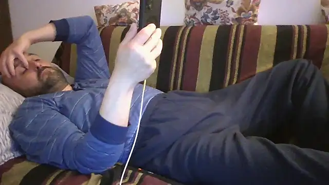 Snapshot of maxxxio12 chatting on April 2026 06:54:02 PM maxxxio12 online show from April 2026 06:54:02 PM