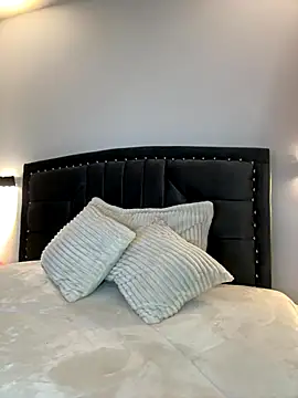 Lilith Thompson online show from October 2025 02:34:01 AM