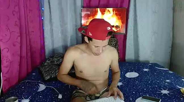 Snapshot of Hidden_Fantasies chatting on March 2025 12:34:02 AM Hidden Fantasies online show from March 2025 12:34:02 AM