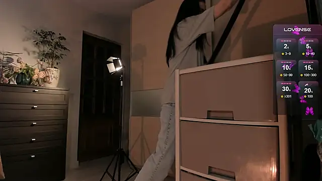 Viki Bellson online show from March 2025 03:28:02 PM