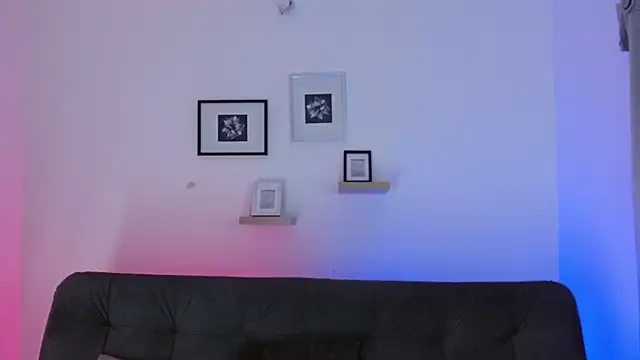 julian vogue online show from March 2025 06:55:01 PM