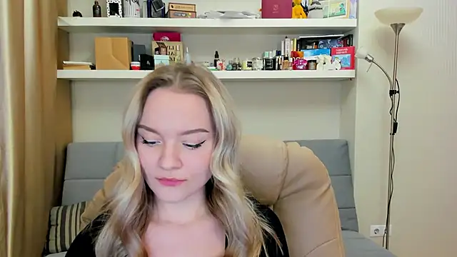 Snapshot of Kara_Smith_ chatting on December 2024 11:13:02 PM Kara Smith  online show from December 2024 11:13:02 PM