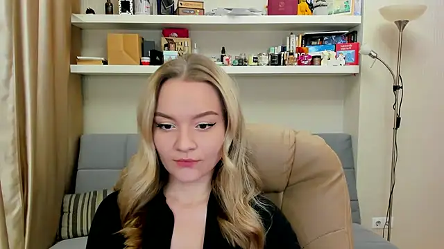 Snapshot of Kara_Smith_ chatting on December 2024 10:17:01 PM Kara Smith  online show from December 2024 10:17:01 PM