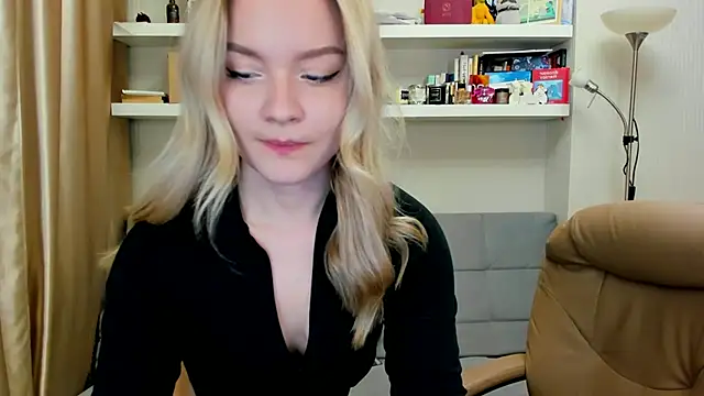 Snapshot of Kara_Smith_ chatting on December 2024 01:24:02 AM Kara Smith  online show from December 2024 01:24:02 AM