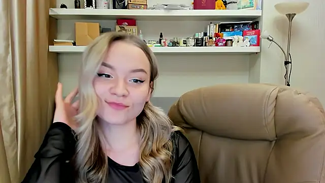 Snapshot of Kara_Smith_ chatting on December 2024 12:01:02 AM Kara Smith  online show from December 2024 12:01:02 AM