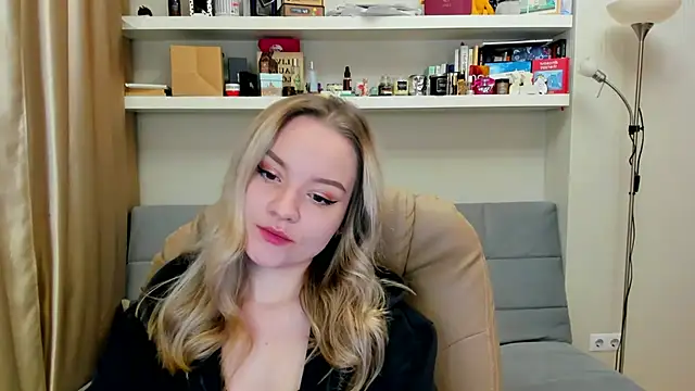 Snapshot of Kara_Smith_ chatting on December 2024 11:03:02 PM Kara Smith  online show from December 2024 11:03:02 PM