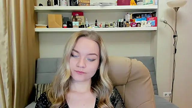 Snapshot of Kara_Smith_ chatting on December 2024 10:13:01 PM Kara Smith  online show from December 2024 10:13:01 PM