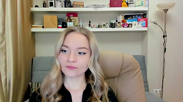 Snapshot of Kara_Smith_ chatting on December 2024 11:23:02 PM Kara Smith  online show from December 2024 11:23:02 PM