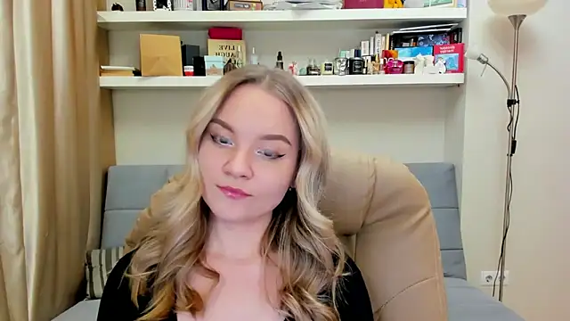 Snapshot of Kara_Smith_ chatting on December 2024 10:13:01 PM Kara Smith  online show from December 2024 10:13:01 PM