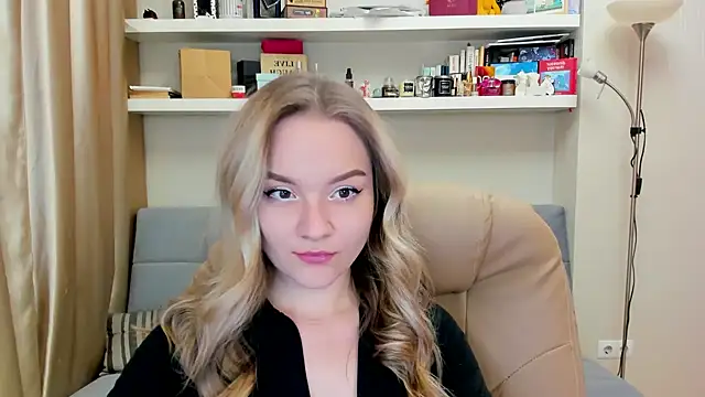 Snapshot of Kara_Smith_ chatting on December 2024 12:00:02 AM Kara Smith  online show from December 2024 12:00:02 AM