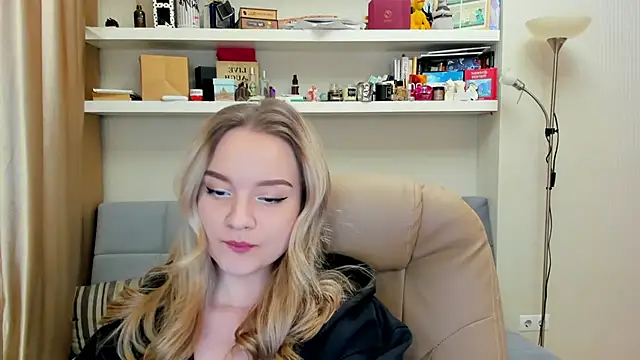 Snapshot of Kara_Smith_ chatting on January 2025 11:19:01 PM Kara Smith  online show from January 2025 11:19:01 PM