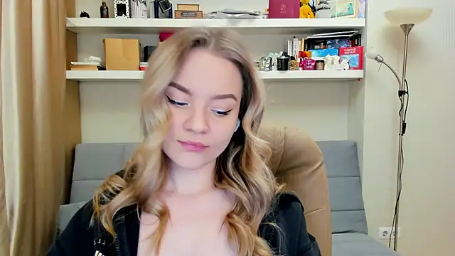 Snapshot of Kara_Smith_ chatting on February 2025 11:45:01 PM Kara Smith  online show from February 2025 11:45:01 PM