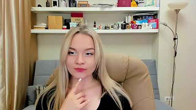 Snapshot of Kara_Smith_ chatting on February 2025 10:11:01 PM Kara Smith  online show from February 2025 10:11:01 PM