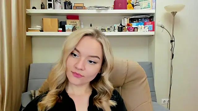 Snapshot of Kara_Smith_ chatting on February 2025 09:32:01 PM Kara Smith  online show from February 2025 09:32:01 PM