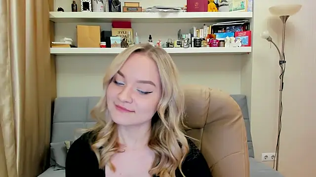 Snapshot of Kara_Smith_ chatting on March 2025 12:44:01 AM Kara Smith  online show from March 2025 12:44:01 AM