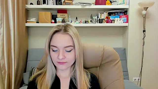 Snapshot of Kara_Smith_ chatting on March 2025 12:12:01 AM Kara Smith  online show from March 2025 12:12:01 AM