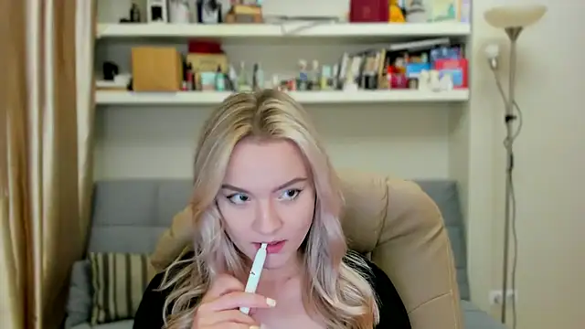 Snapshot of Kara_Smith_ chatting on September 2025 11:27:02 PM Kara Smith  online show from September 2025 11:27:02 PM