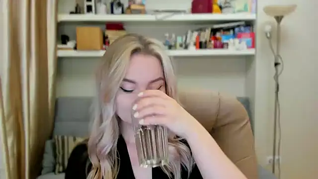 Snapshot of Kara_Smith_ chatting on September 2025 10:10:02 PM Kara Smith  online show from September 2025 10:10:02 PM