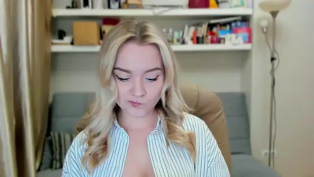 Snapshot of Kara_Smith_ chatting on September 2025 10:54:01 PM Kara Smith  online show from September 2025 10:54:01 PM