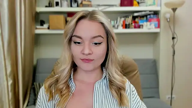 Snapshot of Kara_Smith_ chatting on October 2025 09:02:01 PM Kara Smith  online show from October 2025 09:02:01 PM