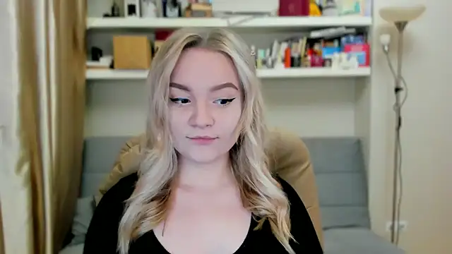 Snapshot of Kara_Smith_ chatting on October 2025 11:13:02 PM Kara Smith  online show from October 2025 11:13:02 PM