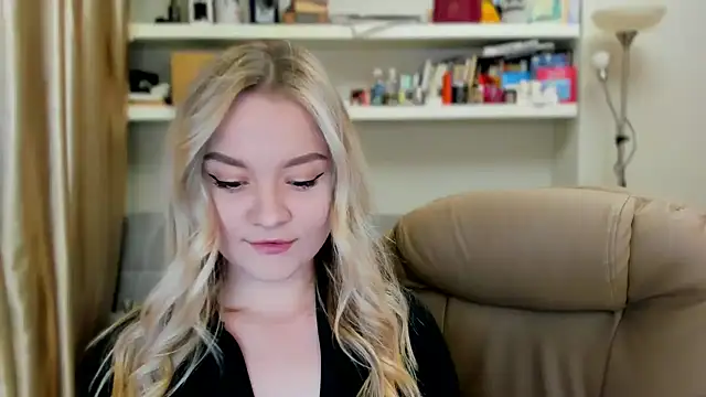 Snapshot of Kara_Smith_ chatting on October 2025 09:24:01 PM Kara Smith  online show from October 2025 09:24:01 PM