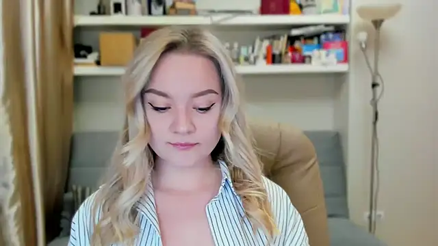 Snapshot of Kara_Smith_ chatting on October 2025 10:42:02 PM Kara Smith  online show from October 2025 10:42:02 PM