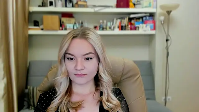 Snapshot of Kara_Smith_ chatting on October 2025 11:18:01 PM Kara Smith  online show from October 2025 11:18:01 PM