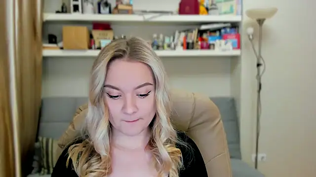 Snapshot of Kara_Smith_ chatting on October 2025 10:42:02 PM Kara Smith  online show from October 2025 10:42:02 PM