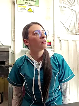 HOLY DOLL online show from November 2025 07:35:02 PM