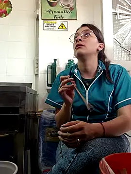 HOLY DOLL online show from November 2025 08:42:02 PM