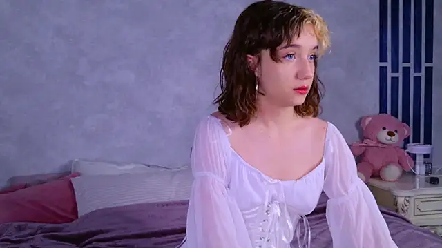 Gia Riccardo online show from November 2025 06:00:02 AM