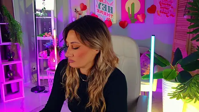 SarahAlluring online show from April 2026 01:31:01 PM